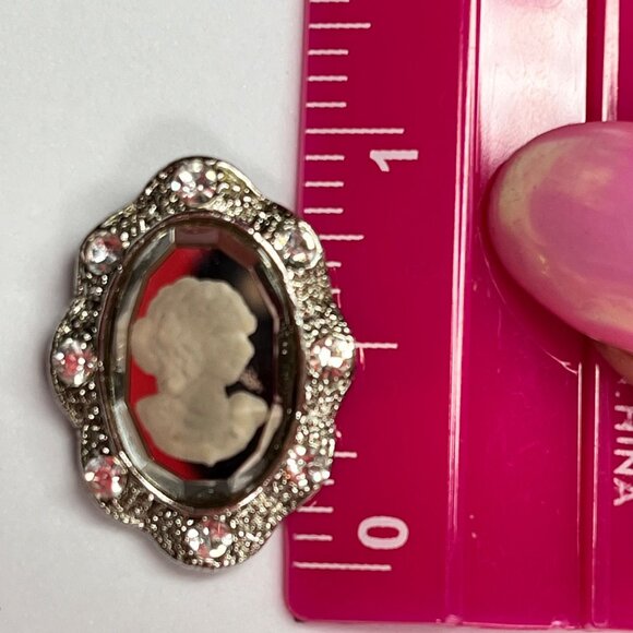 Vintage Style Cameo Rhinestone stud Earrings - Picture 3 of 4